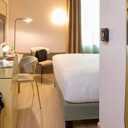 Aiden By Western & Hotel 4*